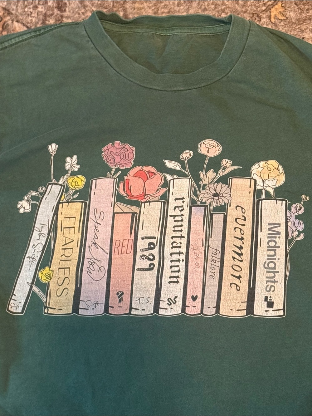 📚 Women’s Taylor Swift Swifties Albums as Books on Bookshelf Green Graphic Tee - Picture 3 of 3
